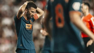 Gayà expulsado (Foto: Valencia CF)
